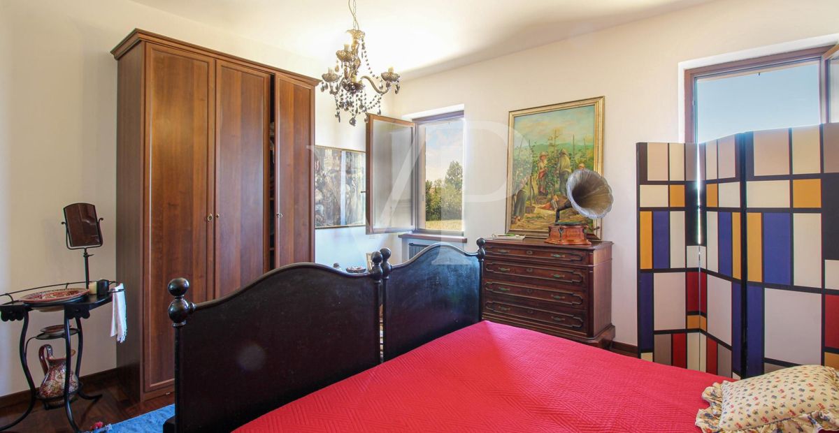 Exklusive Villa mit Innen- und Außenpool, Solarium und Blick auf die lombardische Landschaft