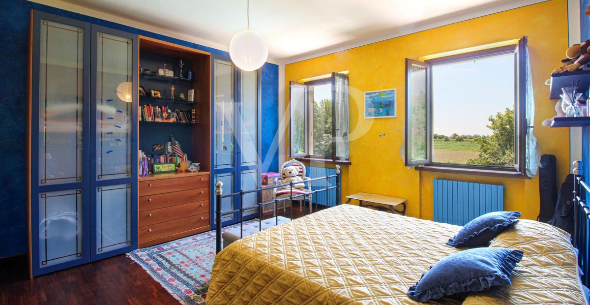 Exklusive Villa mit Innen- und Außenpool, Solarium und Blick auf die lombardische Landschaft