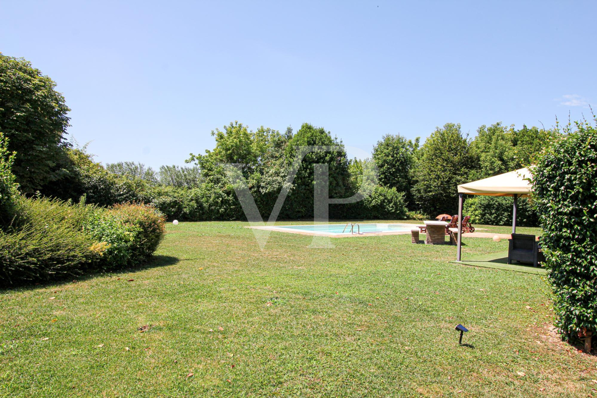 Incantevole rifugio di campagna con piscina interna ed esterna