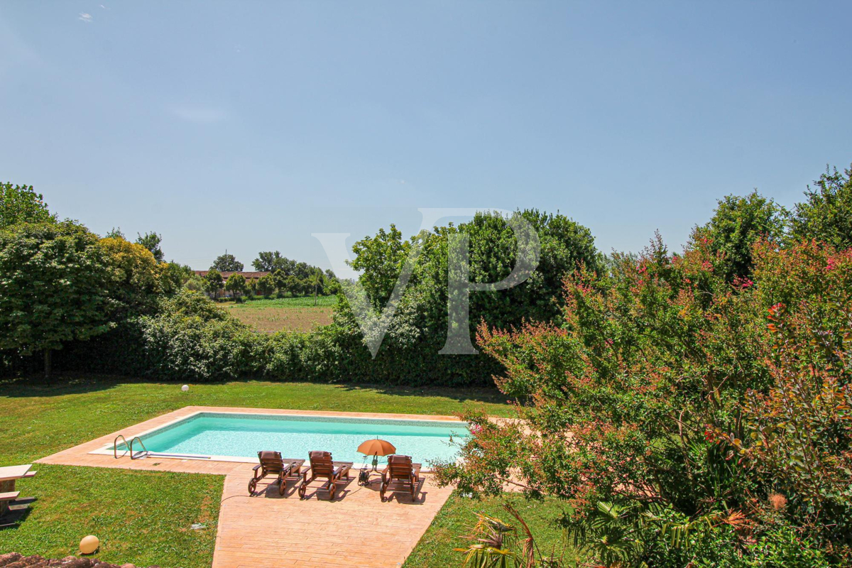 Incantevole rifugio di campagna con piscina interna ed esterna