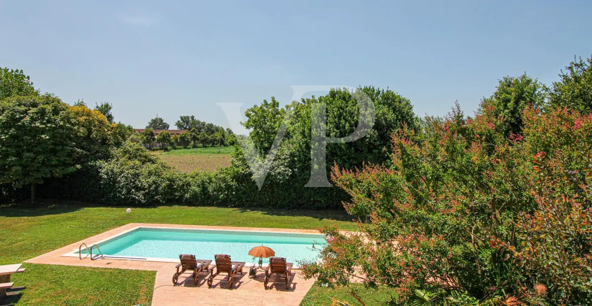 Charming Countryside Retreat – Villa with Pools and Guesthouse Potential