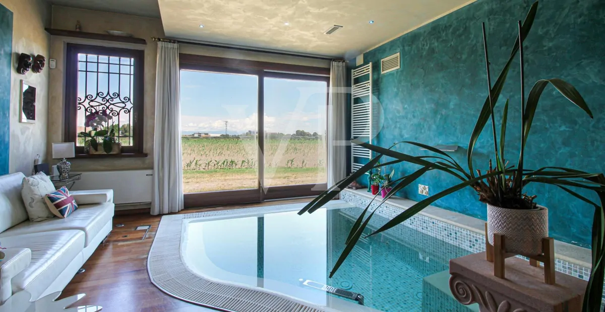 Charming Countryside Retreat – Villa with Pools and Guesthouse Potential