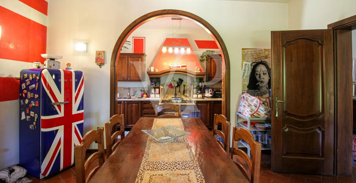 Charming Countryside Retreat – Villa with Pools and Guesthouse Potential