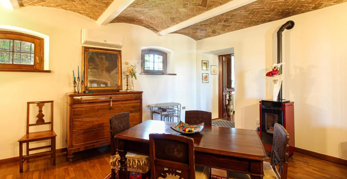 Charming Countryside Retreat – Villa with Pools and Guesthouse Potential