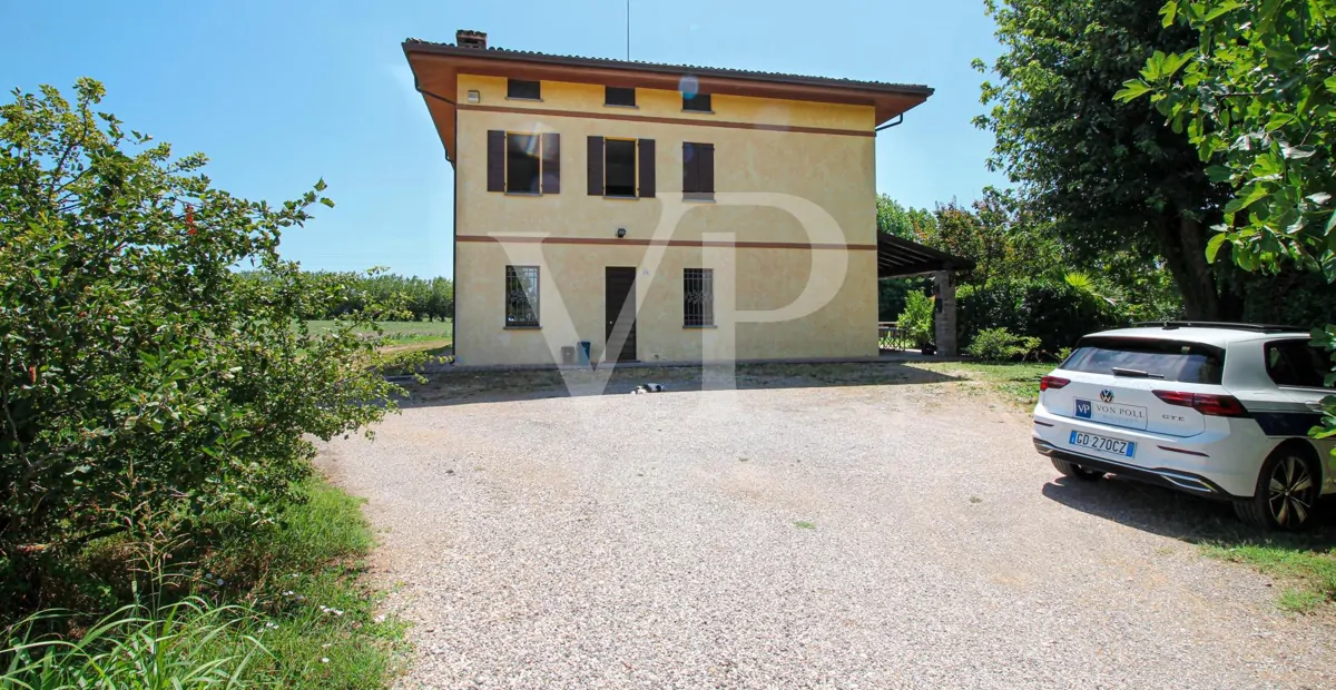 Charming Countryside Retreat – Villa with Pools and Guesthouse Potential