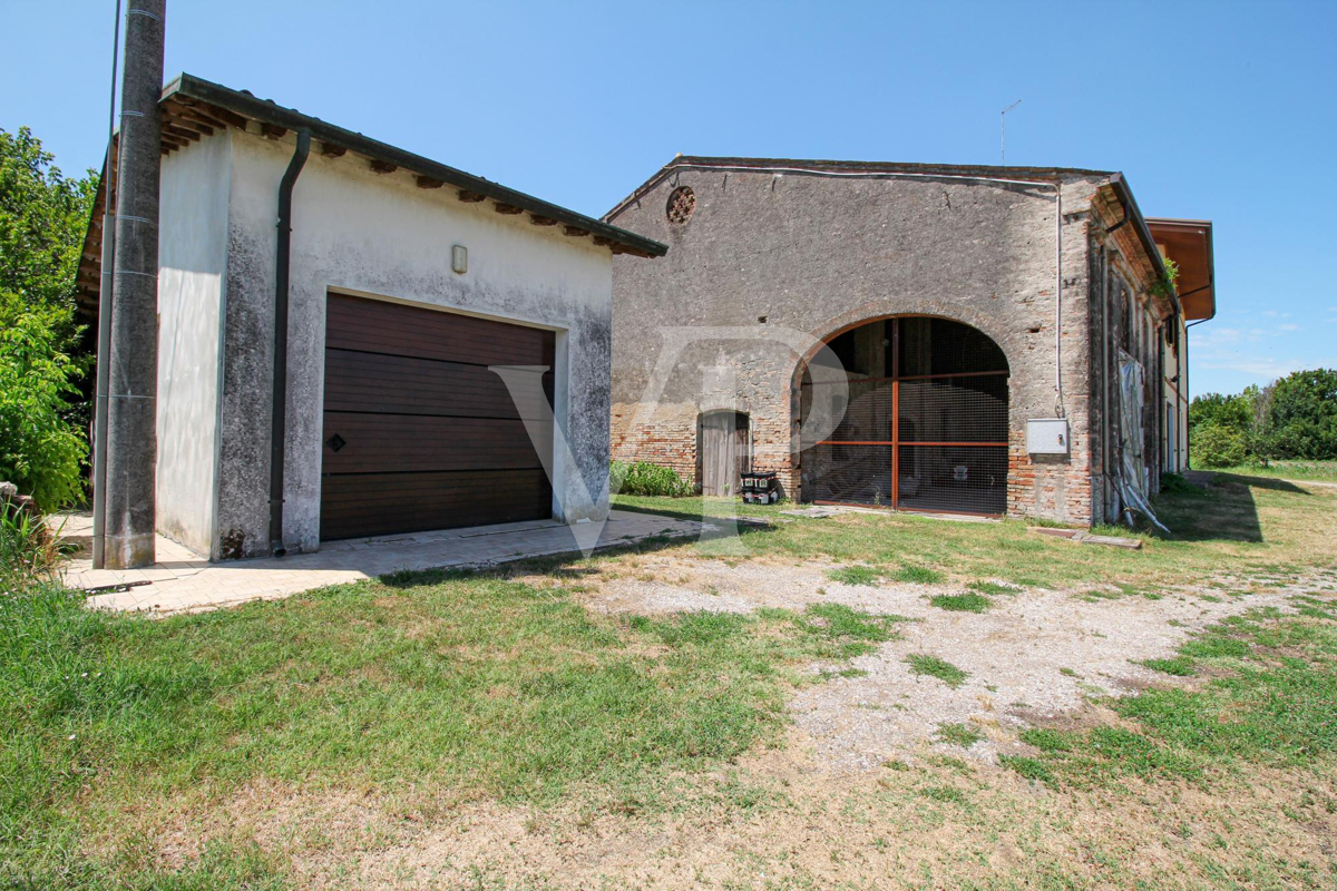 Incantevole rifugio di campagna con piscina interna ed esterna
