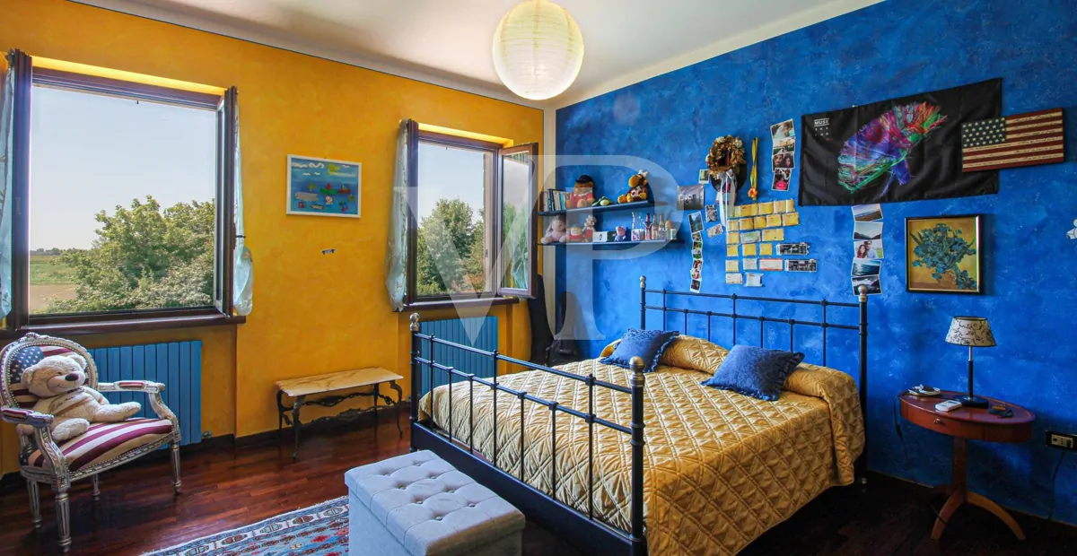 Charming Countryside Retreat – Villa with Pools and Guesthouse Potential