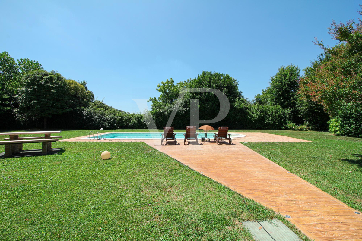 Incantevole rifugio di campagna con piscina interna ed esterna