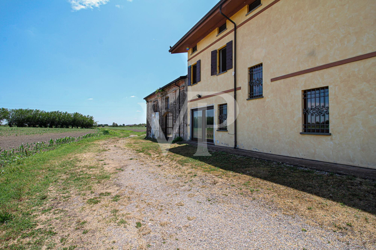 Incantevole rifugio di campagna con piscina interna ed esterna
