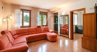 von_poll_real_estate_property_IT253551620_image_0