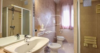 von_poll_real_estate_property_IT253551620_image_9