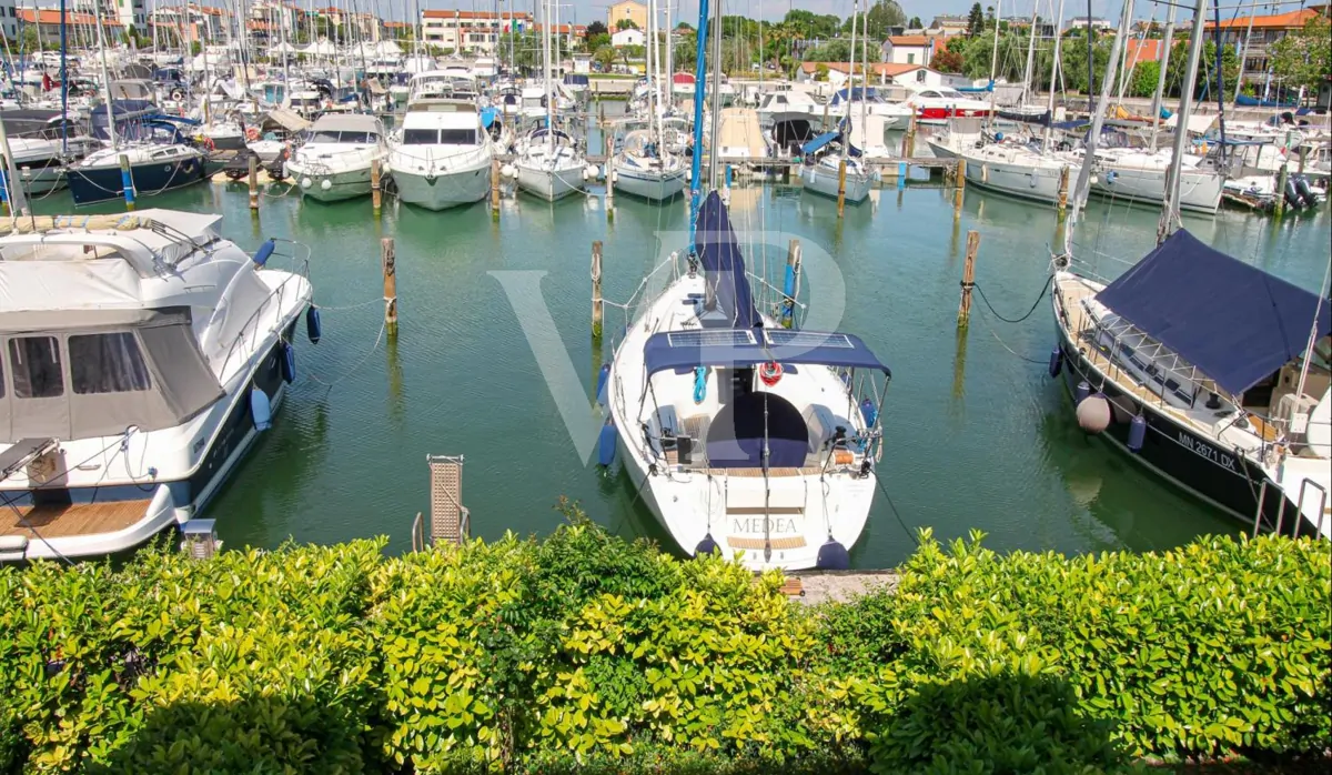Chalet adosado con vistas exclusivas a la Darsena dell'Orologio - Caorle