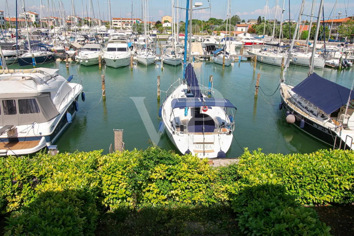 Terrassenvilla mit exklusivem Blick auf die Darsena dell'Orologio - Caorle