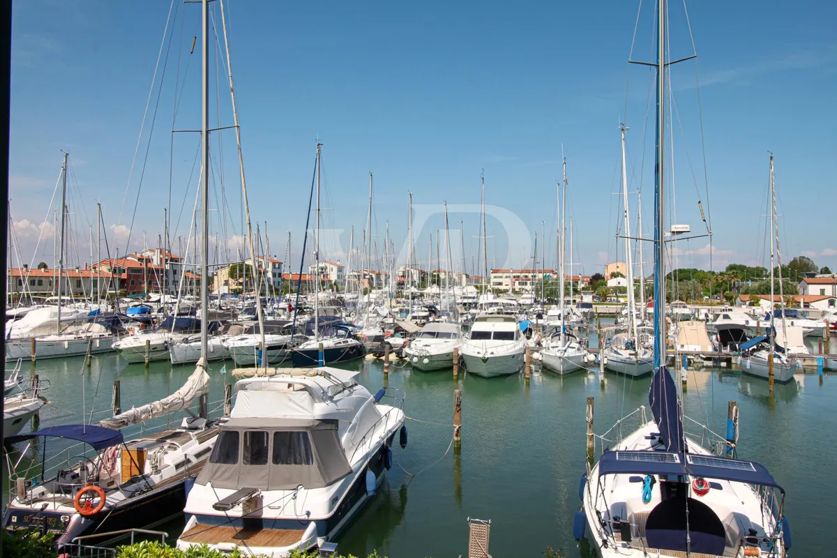 Terrassenvilla mit exklusivem Blick auf die Darsena dell'Orologio - Caorle