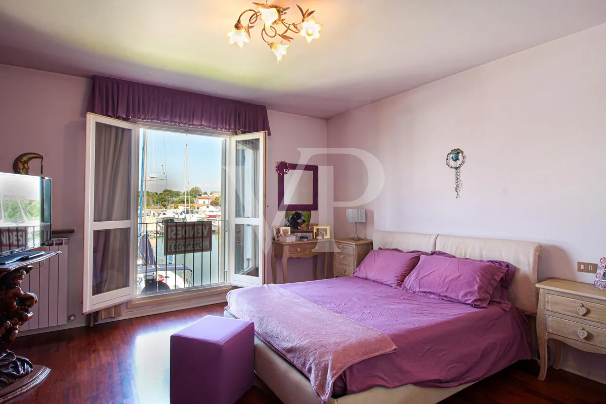 Terrassenvilla mit exklusivem Blick auf die Darsena dell'Orologio - Caorle