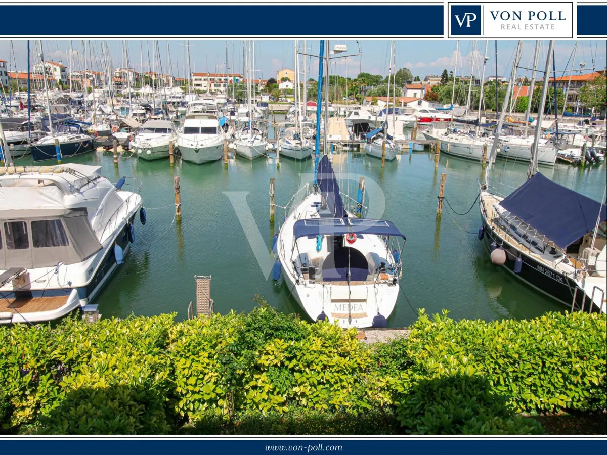 Terrassenvilla mit exklusivem Blick auf die Darsena dell'Orologio - Caorle