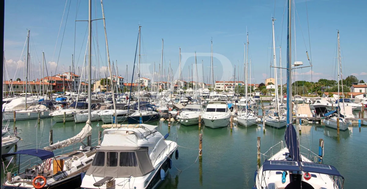 Terrassenvilla mit exklusivem Blick auf die Darsena dell'Orologio - Caorle