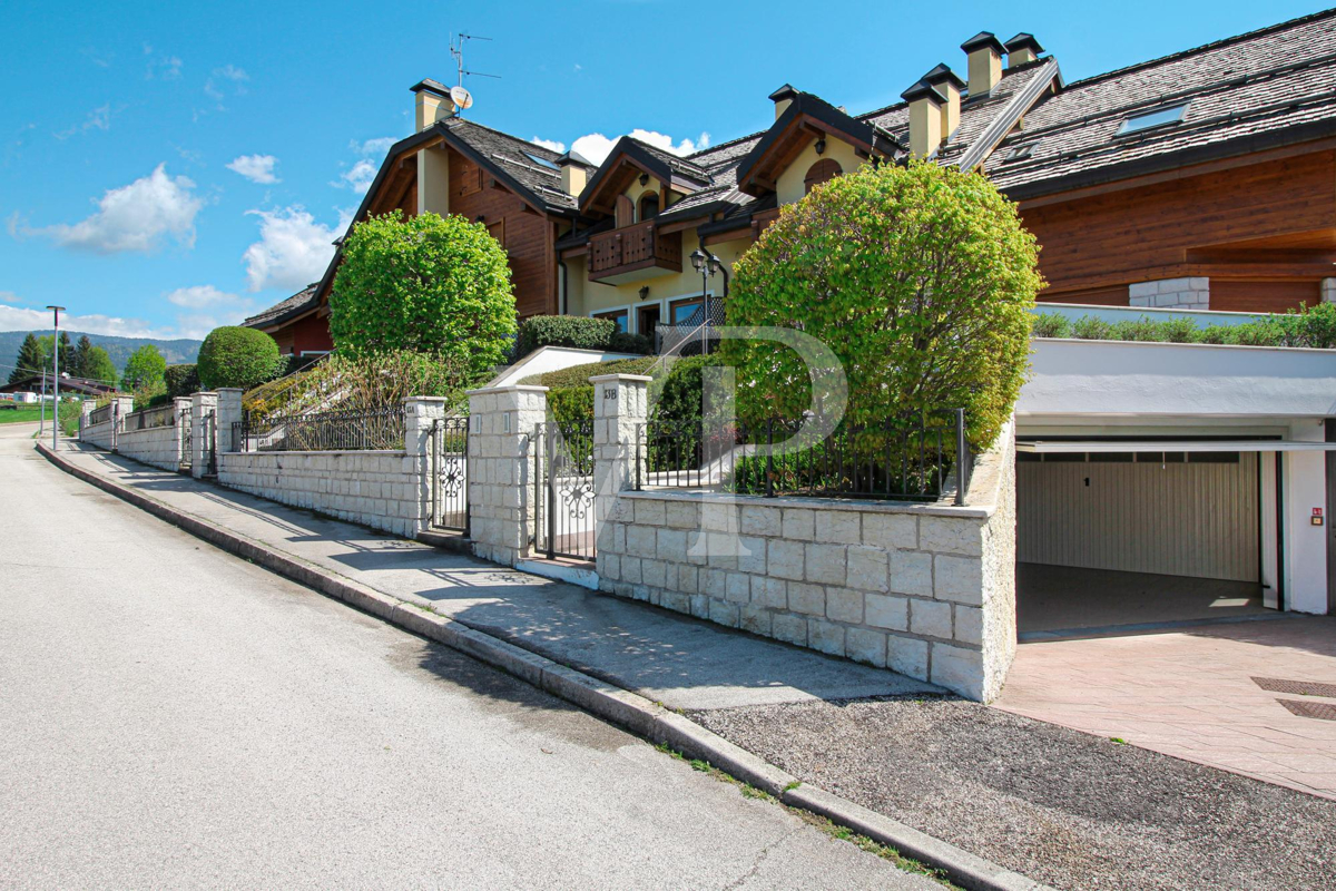 Chalet - Plurifamiliare con vista panoramica 
a due passi dal centro di Asiago