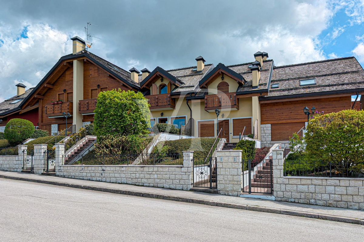 Chalet - Plurifamiliare con vista panoramica 
a due passi dal centro di Asiago