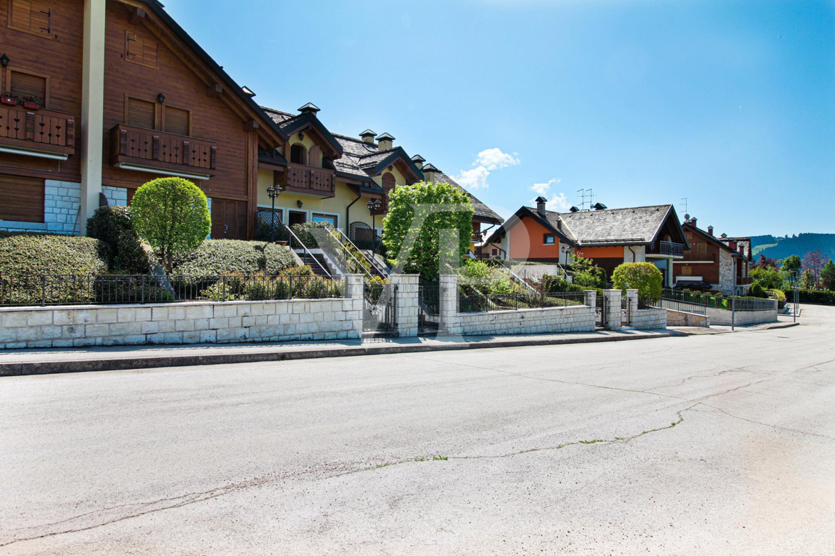 Chalet - Plurifamiliare con vista panoramica 
a due passi dal centro di Asiago