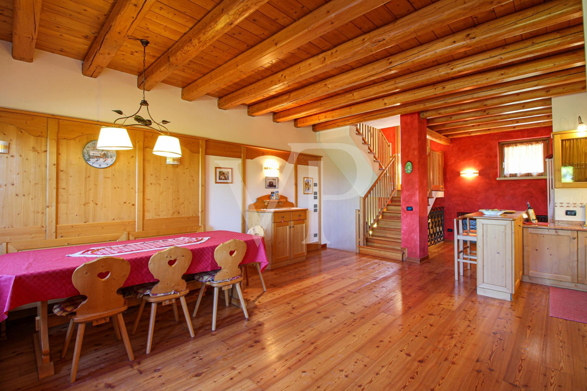Chalet - Plurifamiliare con vista panoramica 
a due passi dal centro di Asiago