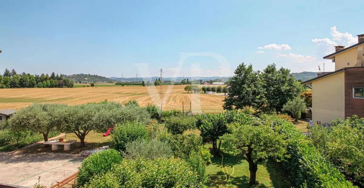 Duplex-Villa mit drei Zimmern und großem Privatgarten