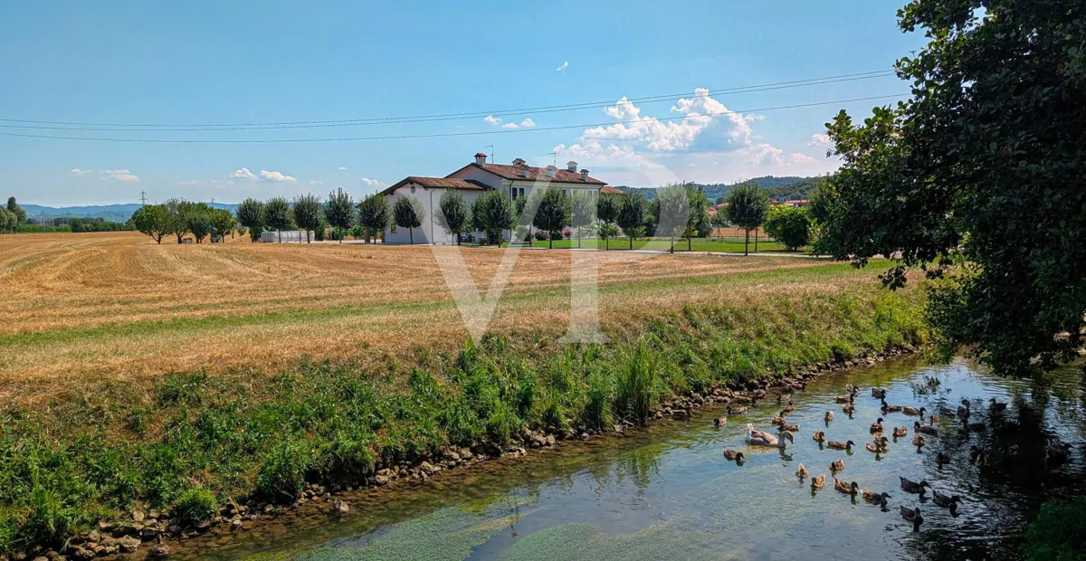 Duplex-Villa mit drei Zimmern und großem Privatgarten