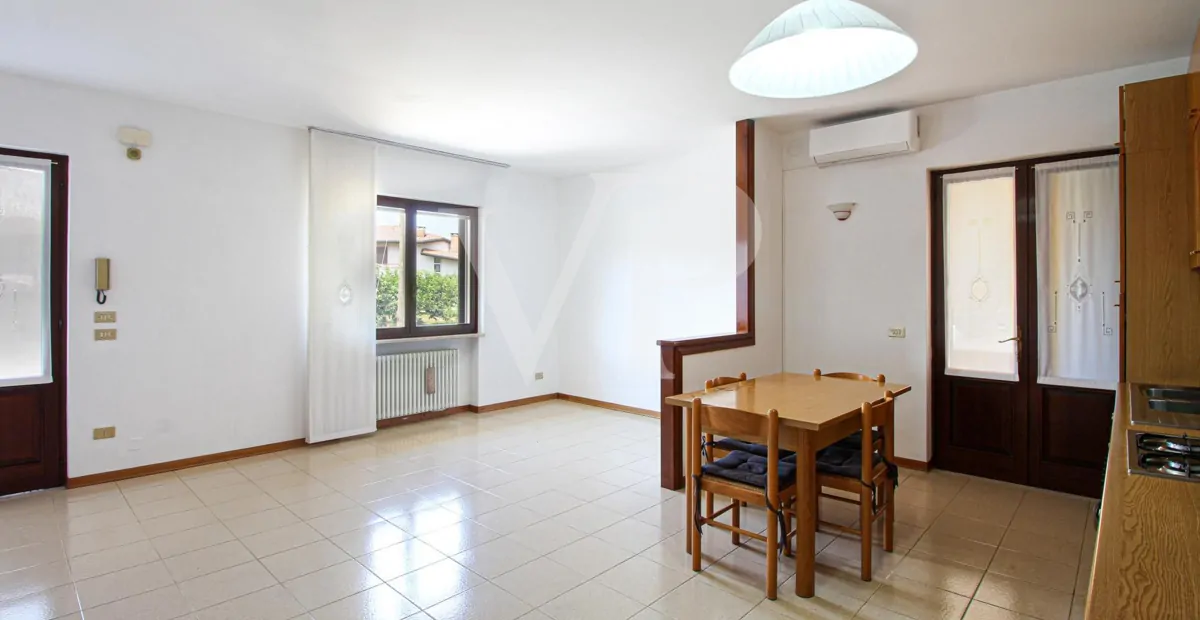 Duplex-Villa mit drei Zimmern und großem Privatgarten