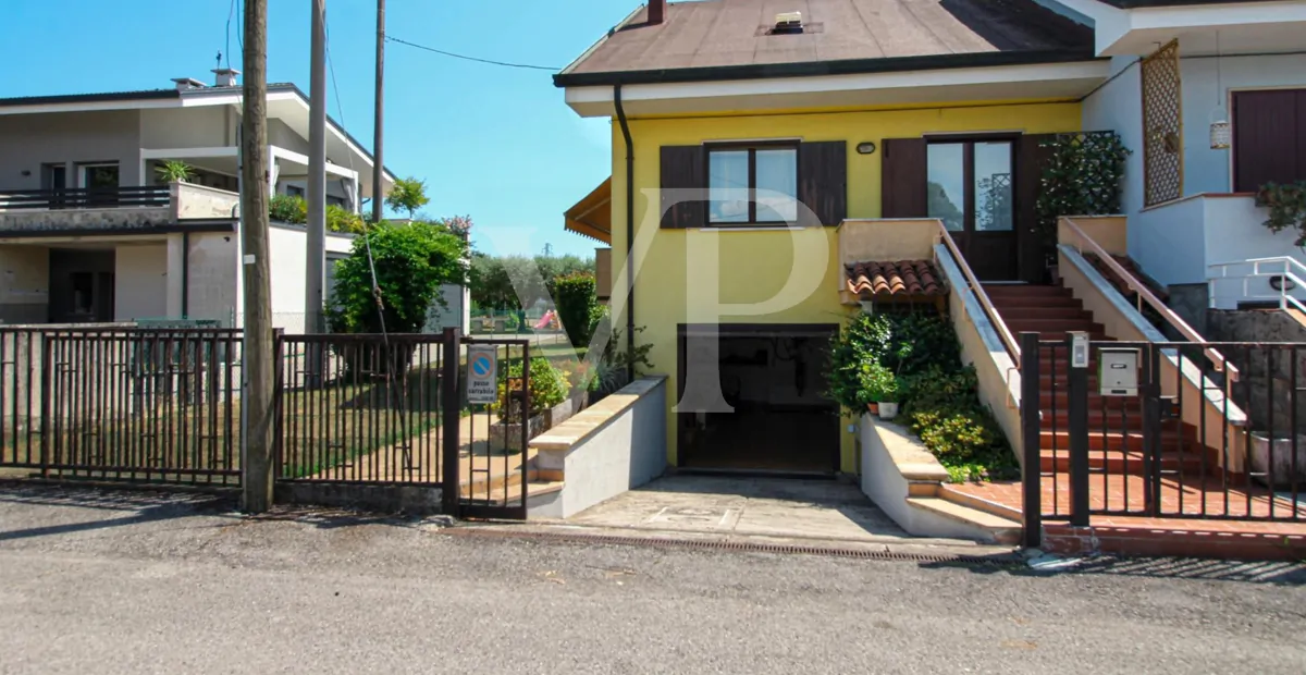 Duplex-Villa mit drei Zimmern und großem Privatgarten