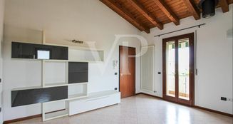 von_poll_real_estate_property_IT253551653_image_0
