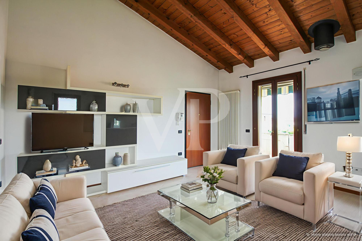 Virtual Home Staging AI