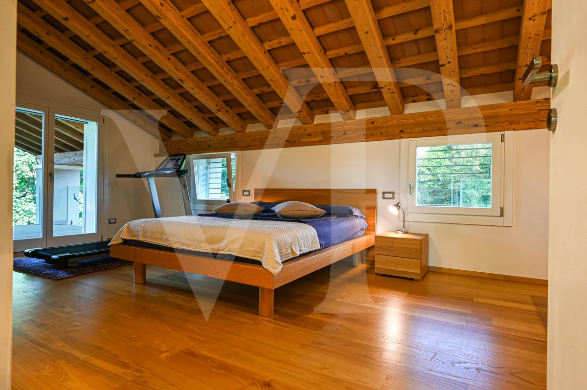 Villa contemporanea con vista panoramica sui colli vicentini