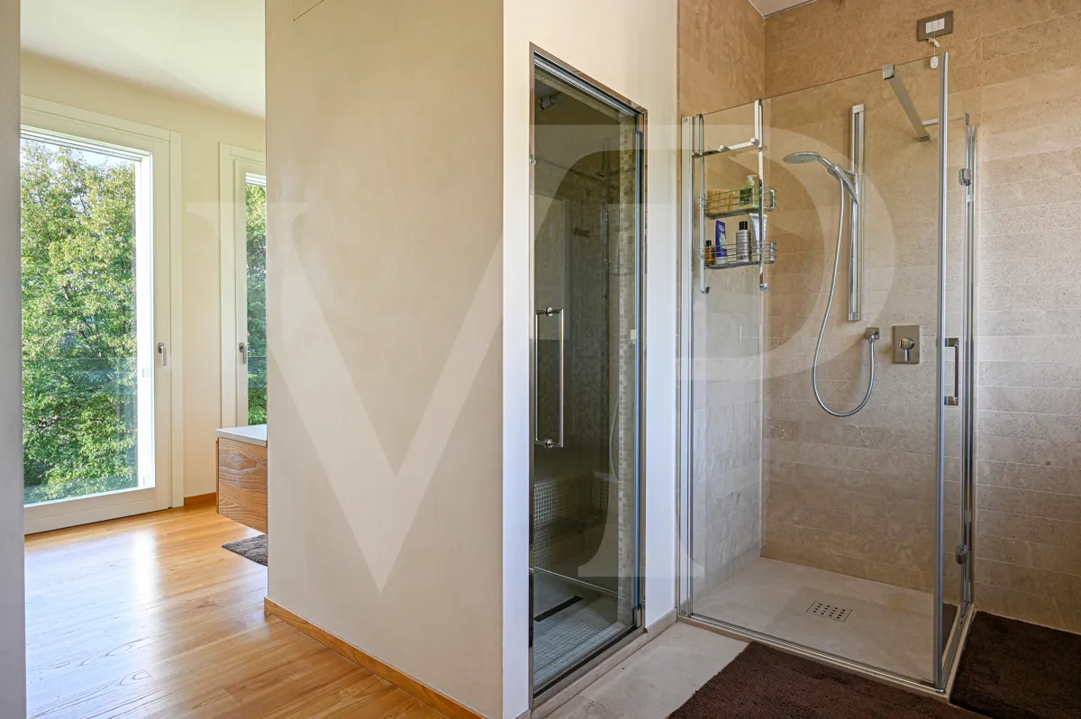 Villa contemporanea con vista panoramica sui colli vicentini