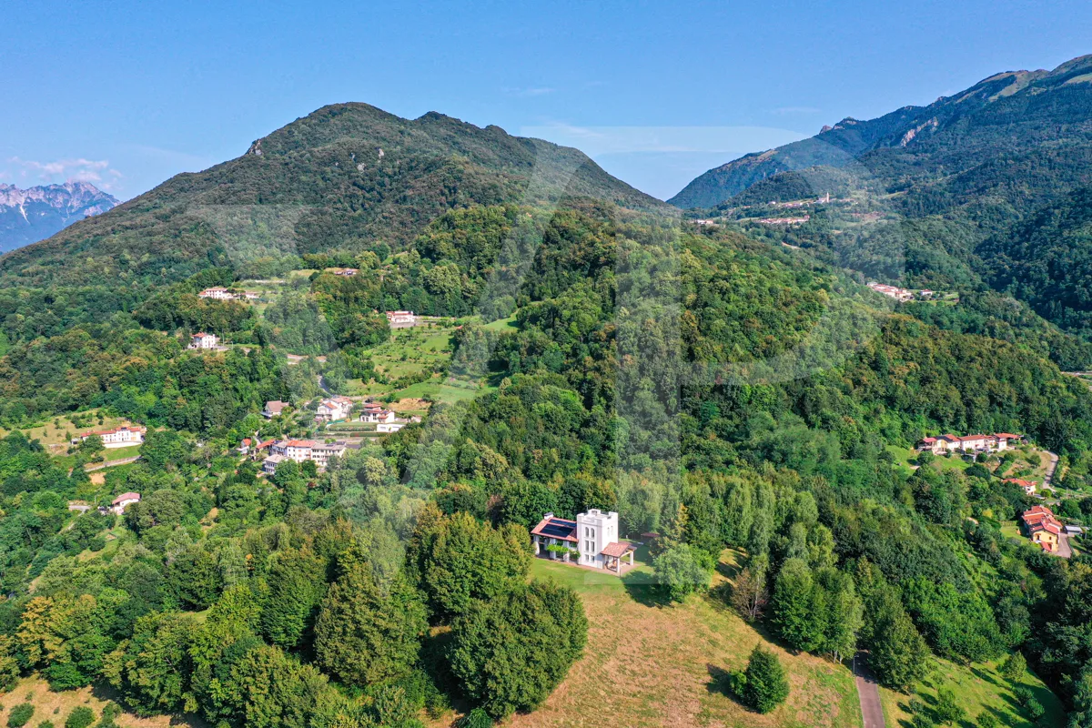 Villa contemporanea con vista panoramica sui colli vicentini