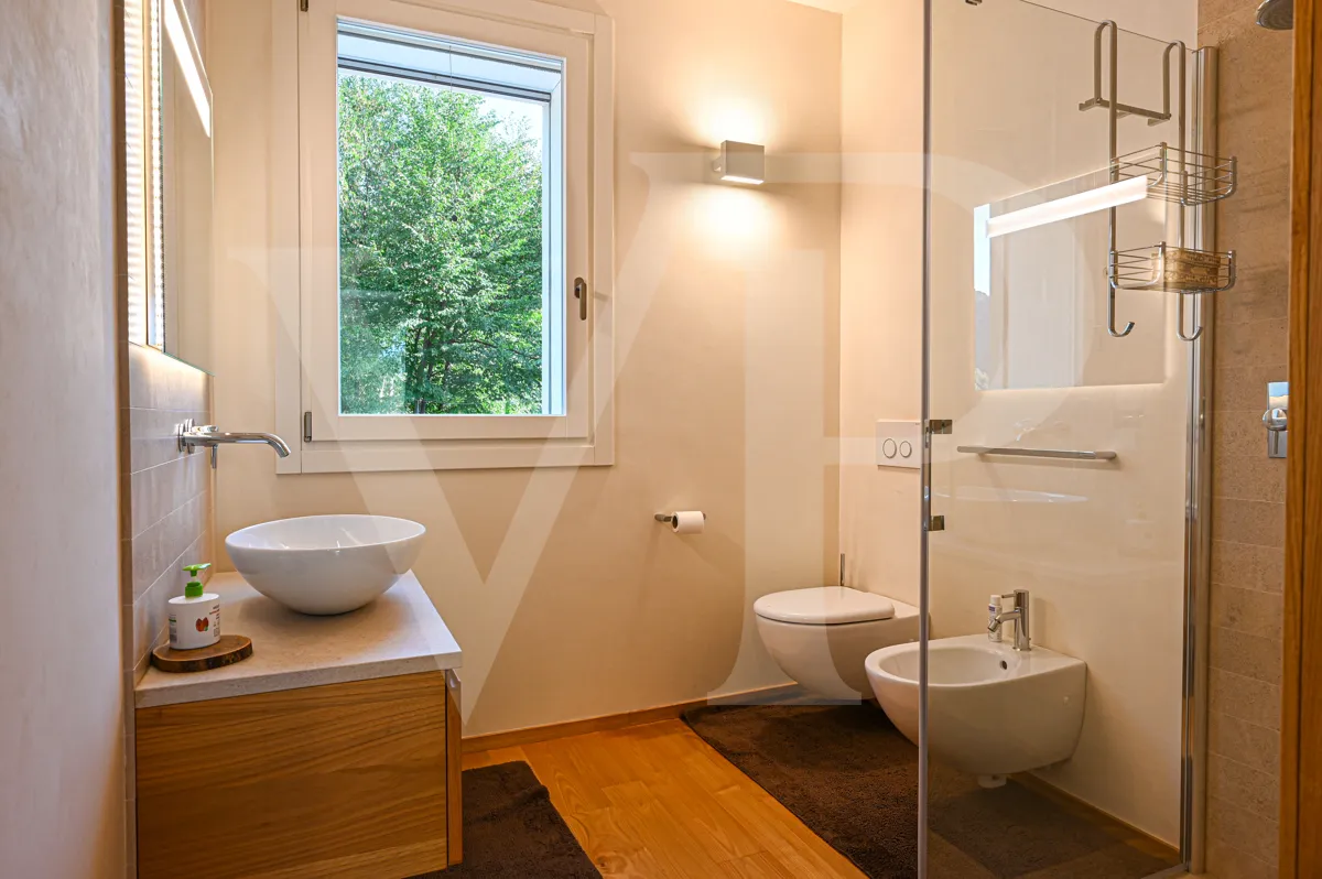 Villa contemporanea con vista panoramica sui colli vicentini