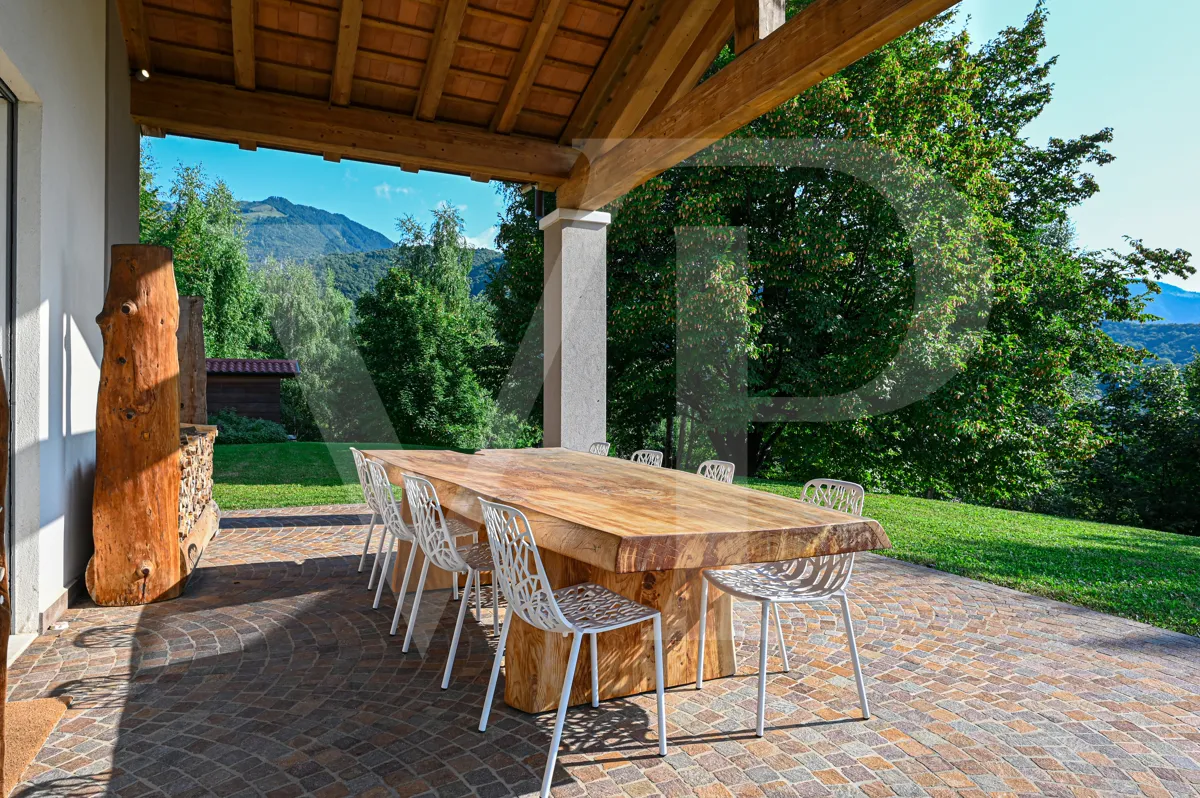 Villa contemporanea con vista panoramica sui colli vicentini