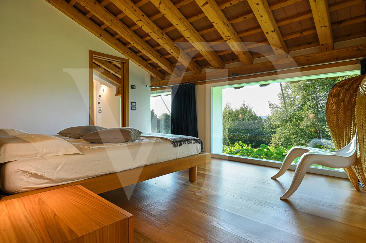 Villa contemporanea con vista panoramica sui colli vicentini