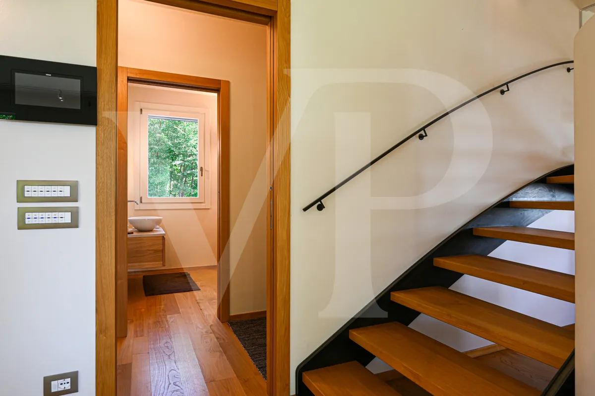 Villa contemporanea con vista panoramica sui colli vicentini