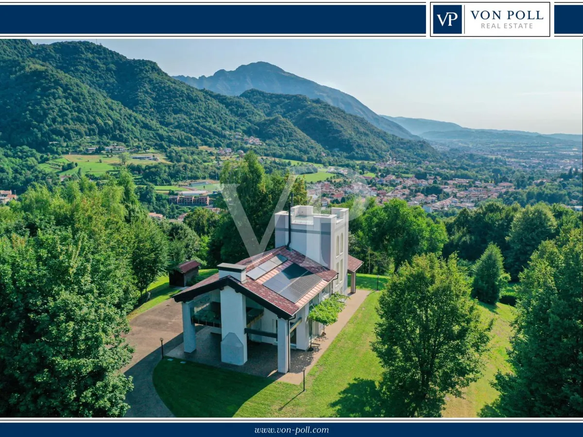 Villa contemporanea con vista panoramica sui colli vicentini