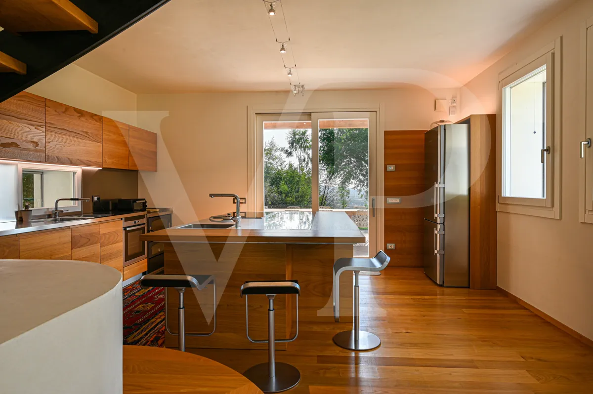 Villa contemporanea con vista panoramica sui colli vicentini