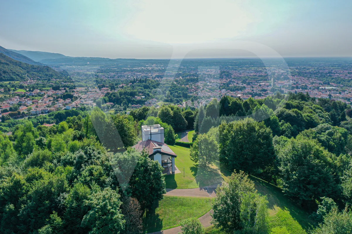 Villa contemporanea con vista panoramica sui colli vicentini