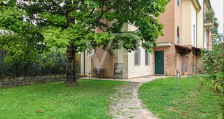 von_poll_real_estate_property_IT233551088_image_0
