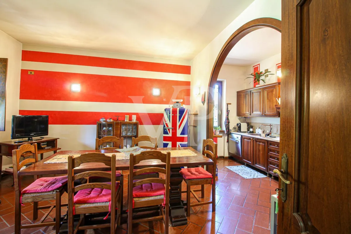 Exklusive Villa mit Innen- und Außenpool, Solarium und Blick auf die lombardische Landschaft