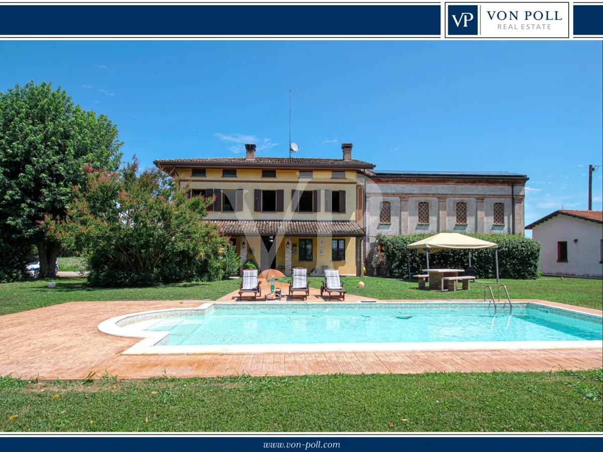 Exklusive Villa mit Innen- und Außenpool, Solarium und Blick auf die lombardische Landschaft
