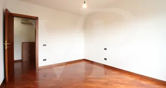 von_poll_real_estate_property_IT253551687_image_13