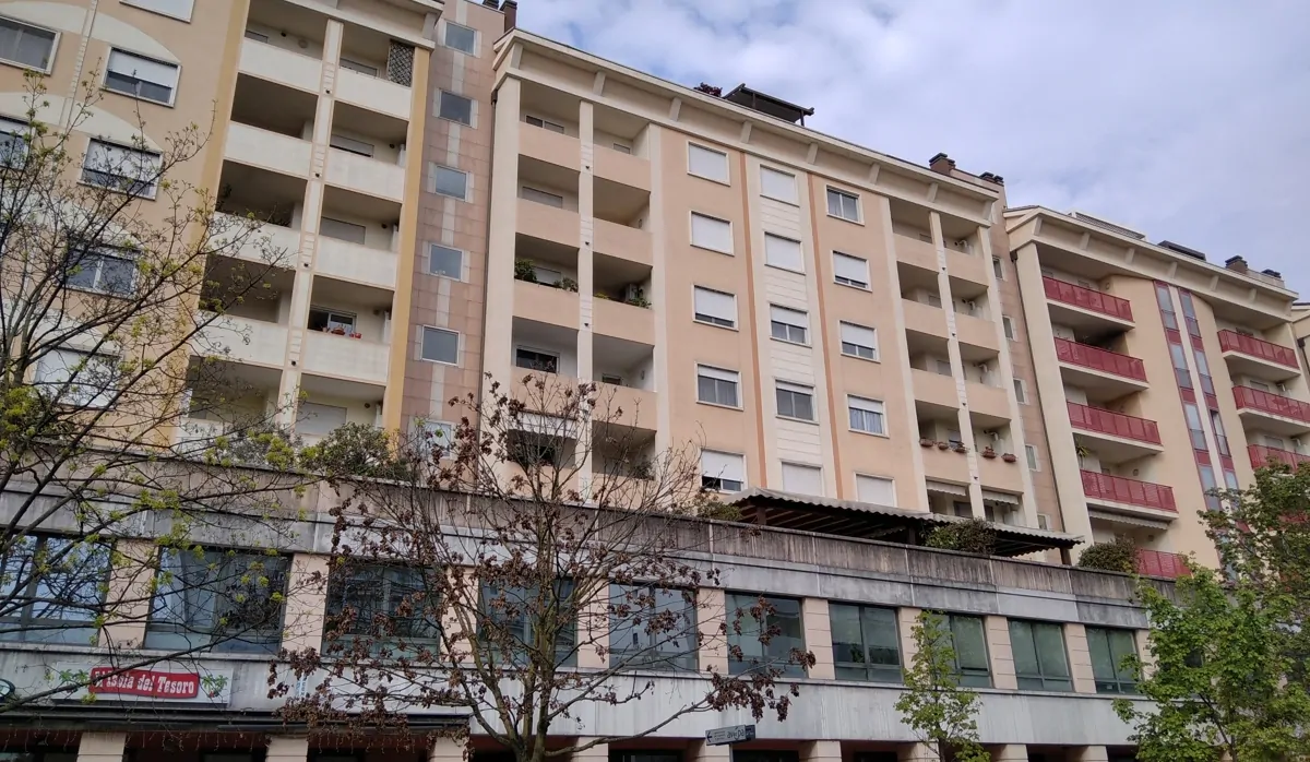 vista del palazzo da sotto.jpg