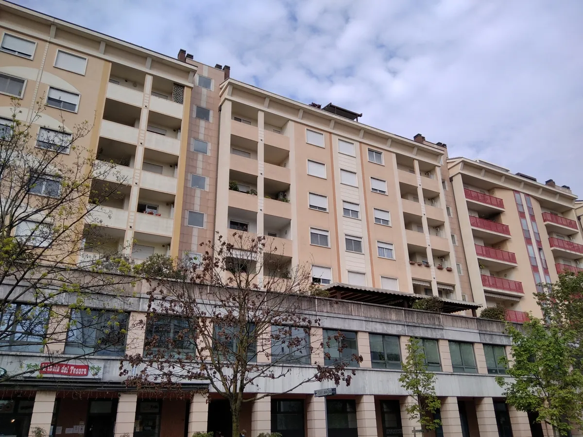 vista del palazzo da sotto.jpg