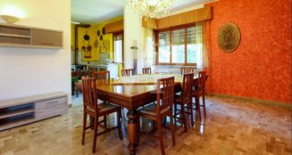 von_poll_real_estate_property_IT20355385_image_0