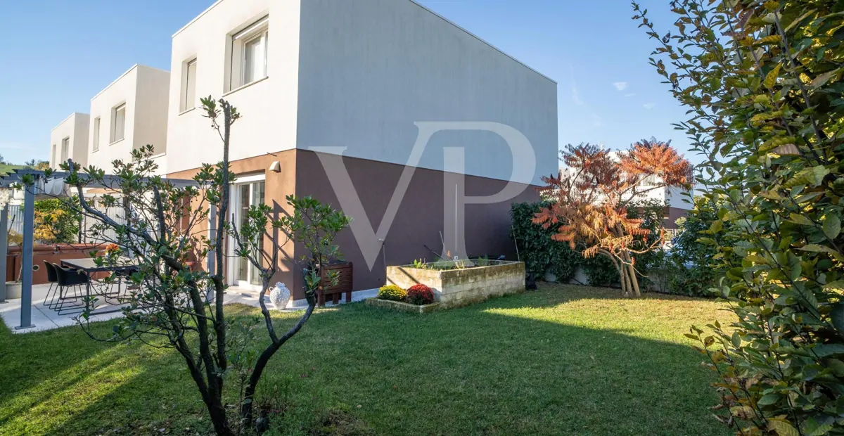 Klasse A4 Kopf-Reihenhaus mit Garten