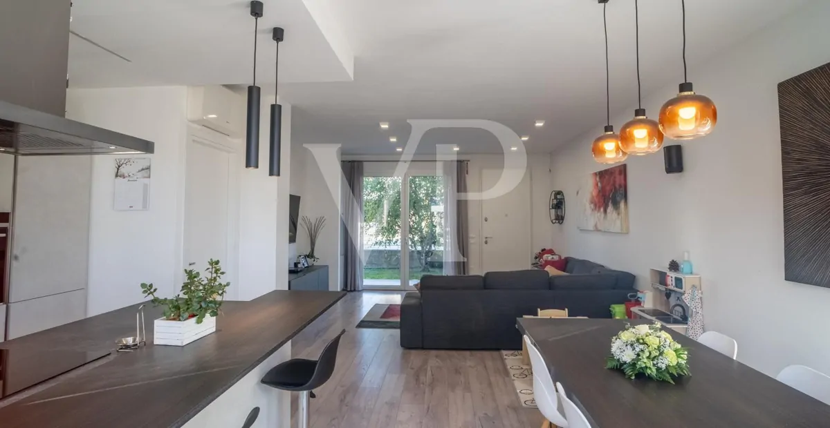 Klasse A4 Kopf-Reihenhaus mit Garten